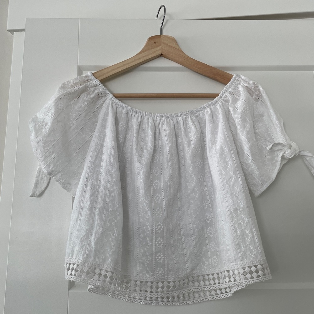 NWT COTTAGECORE WHITE EYELET OFF THE SHOULDER TOP IN SIZE SMALL